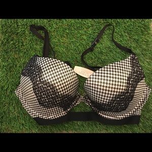 Victoria’s Secrets Very Sexy bra. 34C